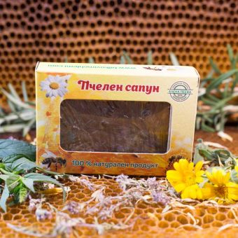 Пчелен сапун с пчелен мед, пчелен клей, невен и лайка
